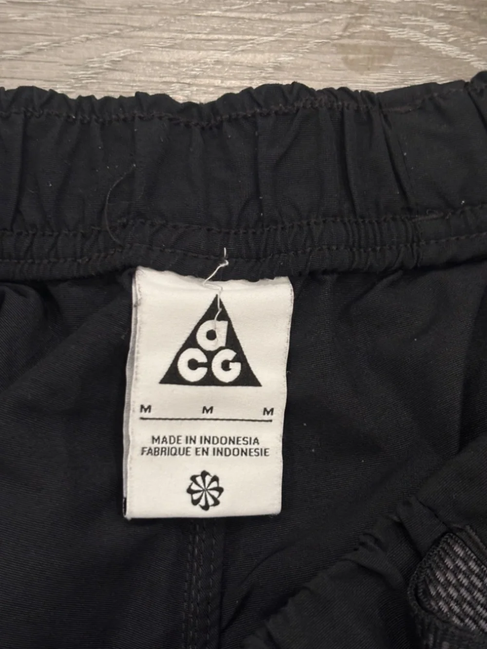 Nike ACG Snowgrass Cargo Shorts Mens M Black Hike Trail Fishing Sportswear Gorp